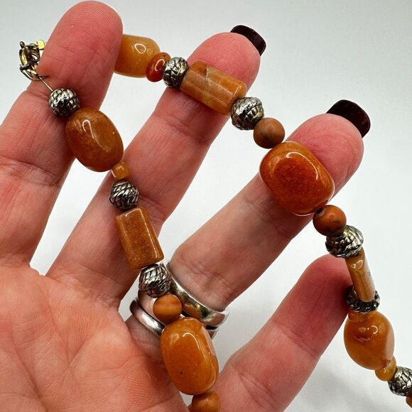 18" long Beautiful stone and silver tone beaded necklace! - Picture 5 of 11